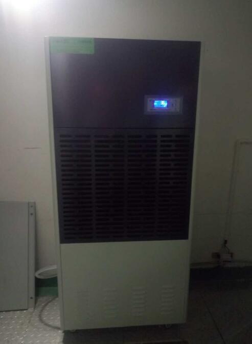 濕氣太重,導(dǎo)致開關(guān)柜爆裂!