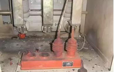 高壓開關柜當你長時間處于潮濕環境中會發生什么?