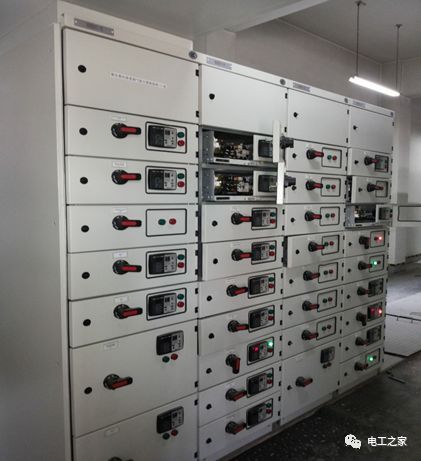 一條完成開關柜安裝，電纜橋架施工，電纜敷設及布線施工，照明配電箱施工