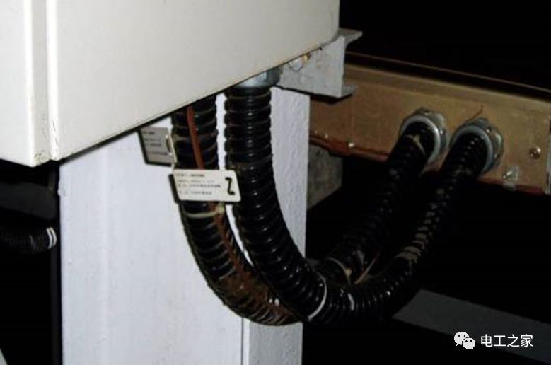 一條完成開關柜安裝，電纜橋架施工，電纜敷設及布線施工，照明配電箱施工