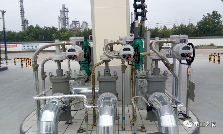 一條完成開關柜安裝，電纜橋架施工，電纜敷設及布線施工，照明配電箱施工