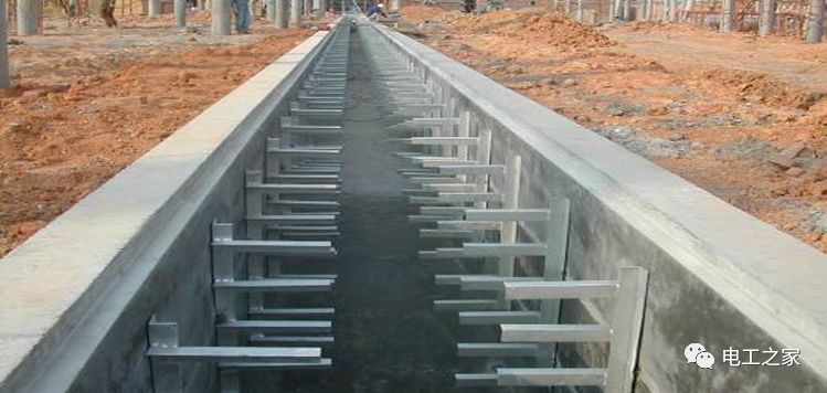 一條完成開關柜安裝，電纜橋架施工，電纜敷設及布線施工，照明配電箱施工