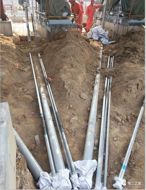 一條完成開關柜安裝，電纜橋架施工，電纜敷設及布線施工，照明配電箱施工