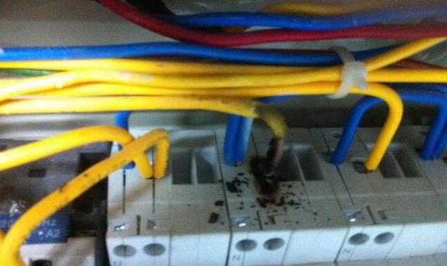 家居裝飾配電箱這樣做，難怪你拿不到錢(qián)。