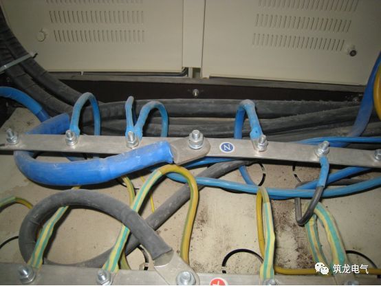 《建筑電氣工程施工質(zhì)量驗收規(guī)范》GB50303-2015 配電箱(機(jī)柜)安裝詳細(xì)說明!