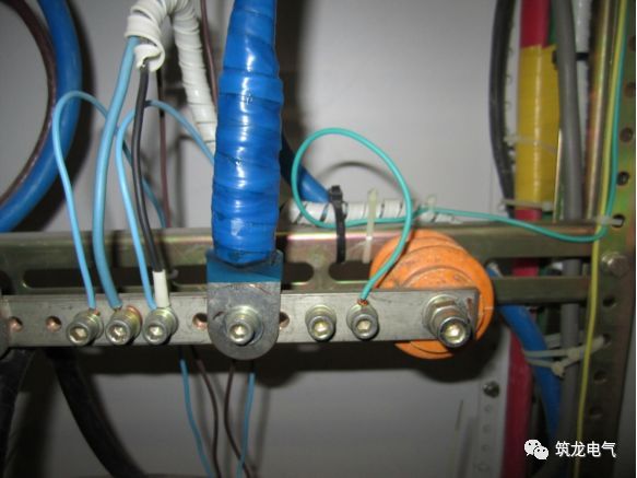 《建筑電氣工程施工質(zhì)量驗收規(guī)范》GB50303-2015 配電箱(機(jī)柜)安裝詳細(xì)說明!