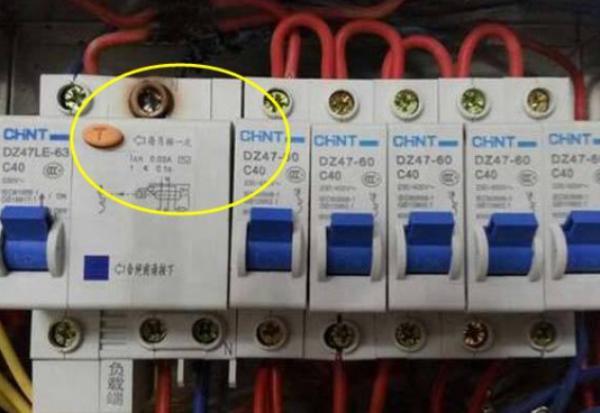 配電箱在此生命安全鍵中,務(wù)必記住每月按一次,事故會遲到