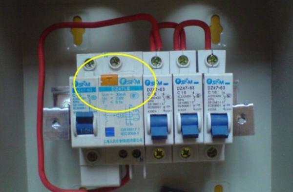 配電箱在此生命安全鍵中,務(wù)必記住每月按一次,事故會遲到