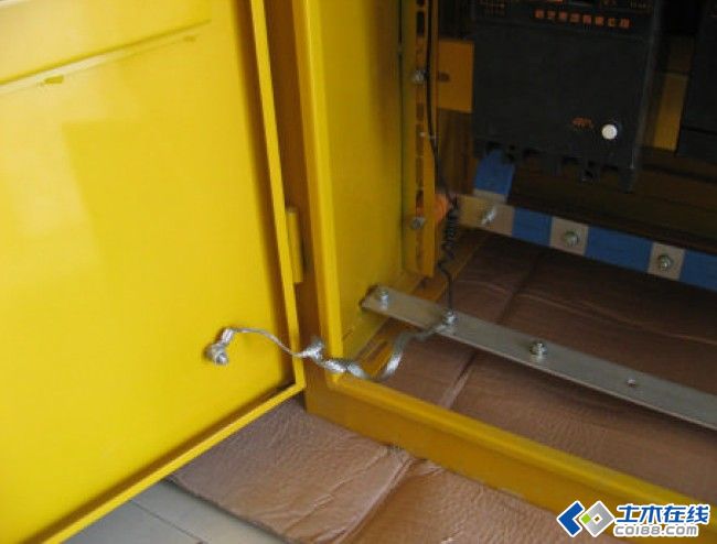 三級配電,二級保護(hù),一機(jī)一閘一漏,一箱配電箱及施工要求