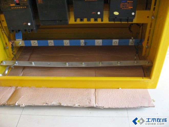 三級配電,二級保護(hù),一機(jī)一閘一漏,一箱配電箱及施工要求