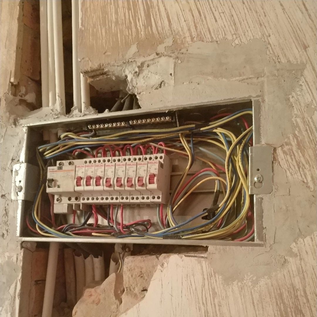 在安裝配電箱之前,這個細節(jié)不能馬虎。