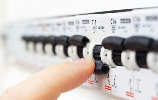 Home 配電箱,應該分成幾個電路,每個電路開關如何選擇